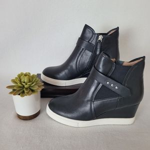 L. PAOLO Booties